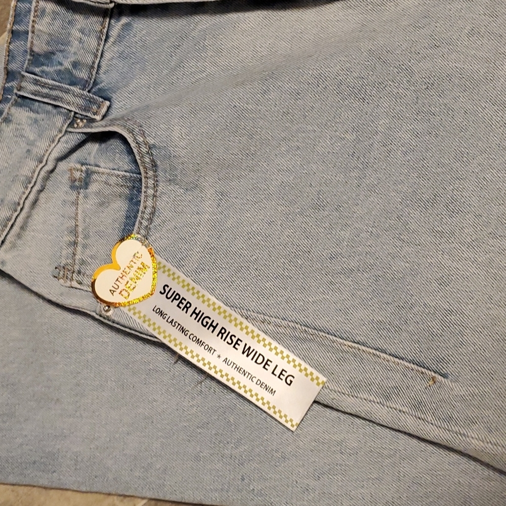 NWT Skinny Fries Super High Rise Wide Leg Light Wash Jeans - Picture 4 of 7
